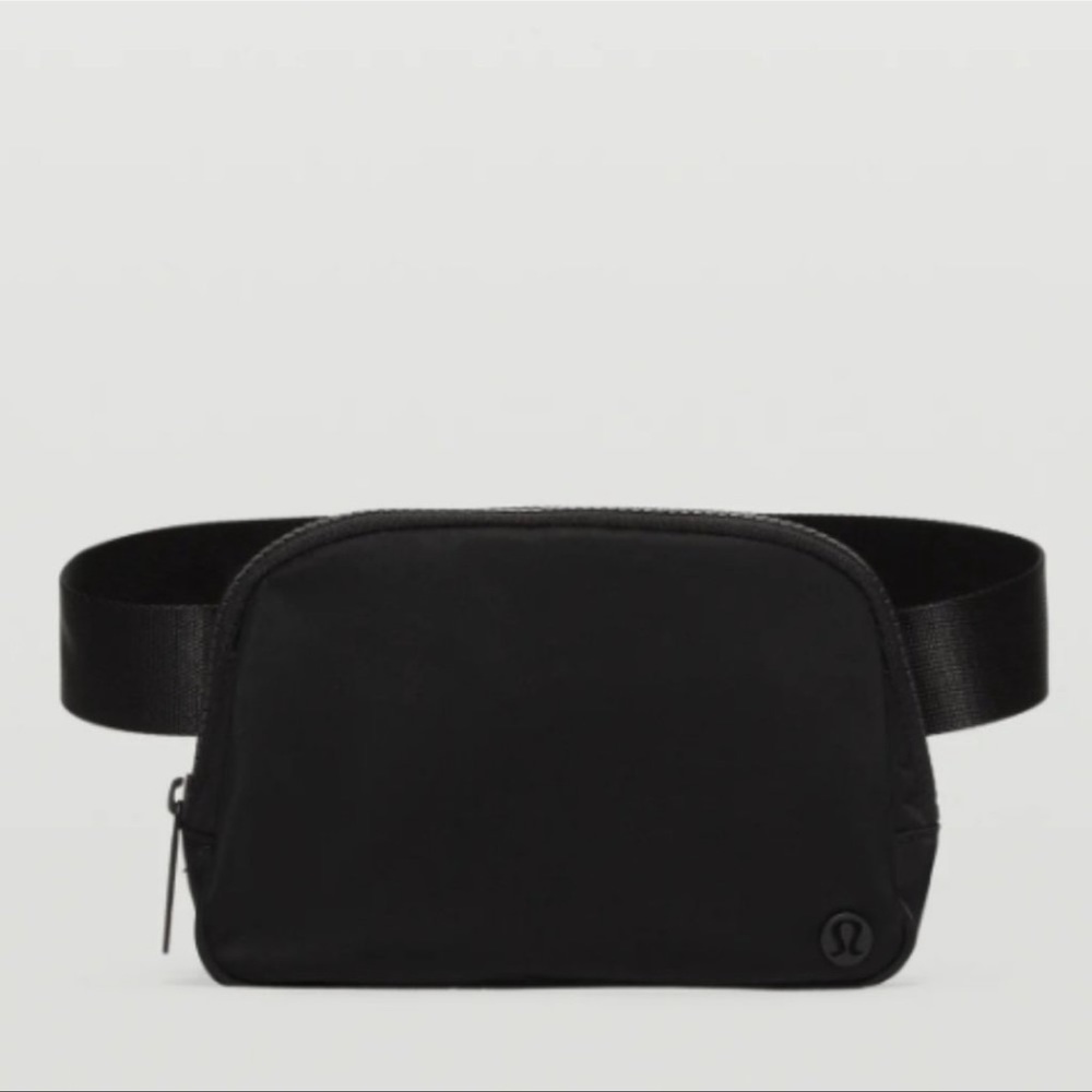 lululemon everywhere belt bag- black original